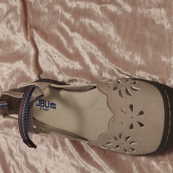 Jambu Shoes - Women's shoes.